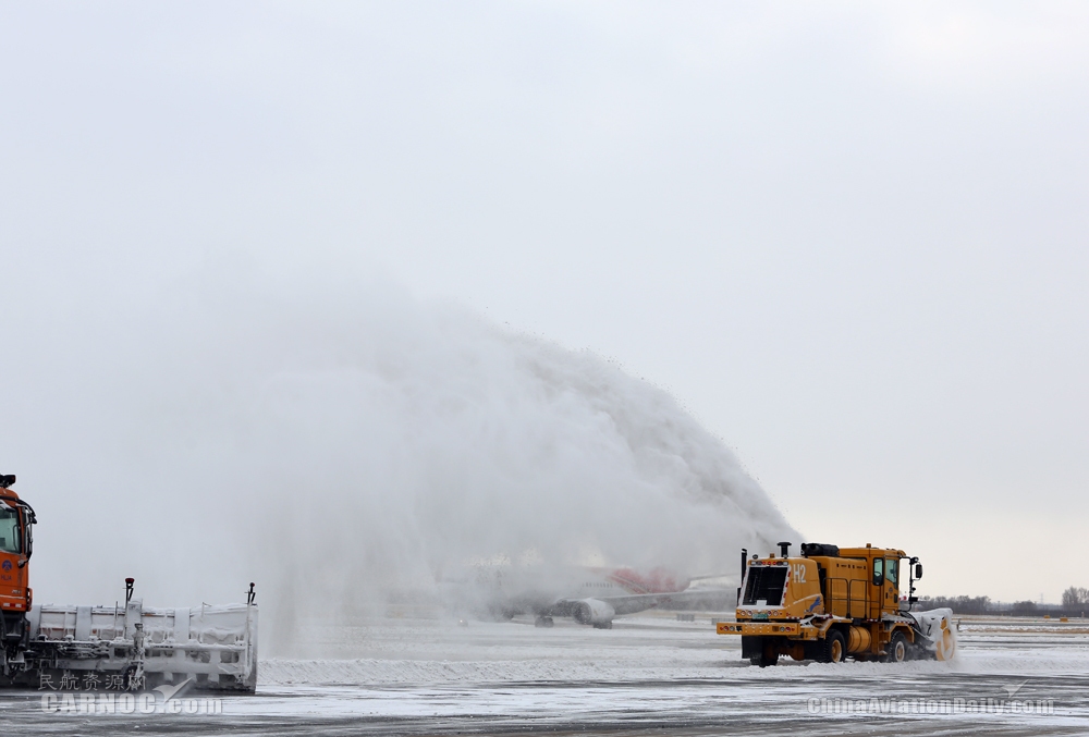 大雪面前勇?lián)?dāng) 哈爾濱機(jī)場贏戰(zhàn)大雪紀(jì)實(shí)